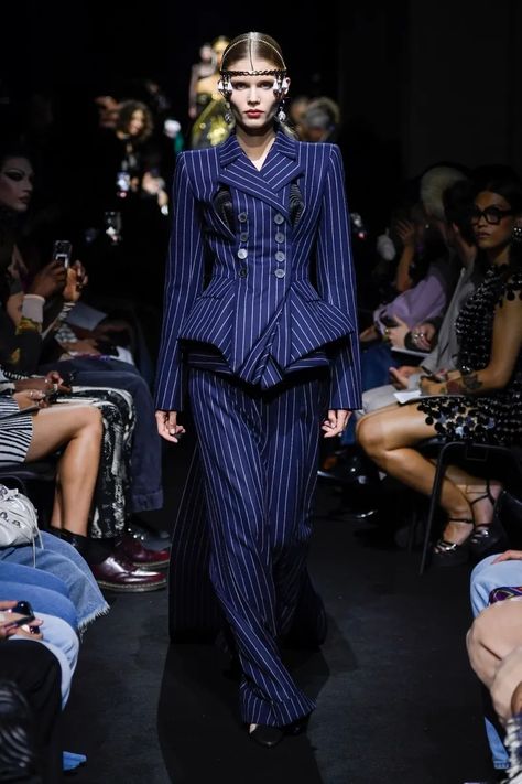 Vivienne Westwood Suit, Vivienne Westwood Jeans, Fall 2023 Couture, Fashion Show Themes, Jean Paul Gaultier Haute Couture, 2023 Couture, Chic Fall Fashion, Valentino Couture, Its Fall