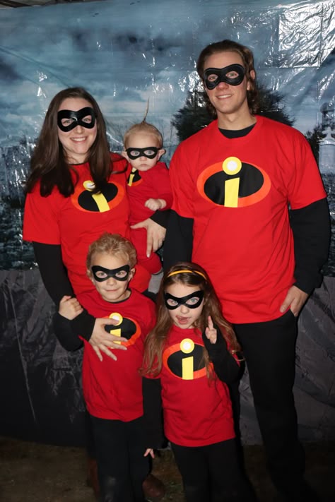 Incredibles Costume Family, Diy Incredibles Costume, Incredibles Costume Diy, Incredibles Halloween Costume, The Incredibles Costume, Incredibles Birthday Party, Incredibles Costume, Halloween Costumes For Family, Superhero Family