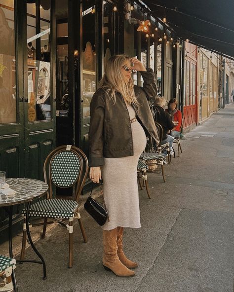 Sunday brunch @carrousel_rouen 🤎 #pregnancy #pregnant #outfitinspiration #outfit #enceinte #mumtobe #pregnancydiary #pregnantbelly #babybump #coffee #parisianstyle #fallfashion #fashionpregnancy Breastfeeding Fashion, Pregnancy Diary, Pregnant Fashion, Maternity Chic, Pregnancy Photography, Paris Pictures, Mom Era, Pregnancy Style, Pregnancy Outfits