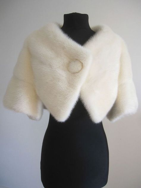 Indian Dress Up, Night Club Dress, Cute Coats, Fashion Corner, Fur Stole, Bolero Jacket, Stylish Clothes For Women, White Fur, Fur Fashion