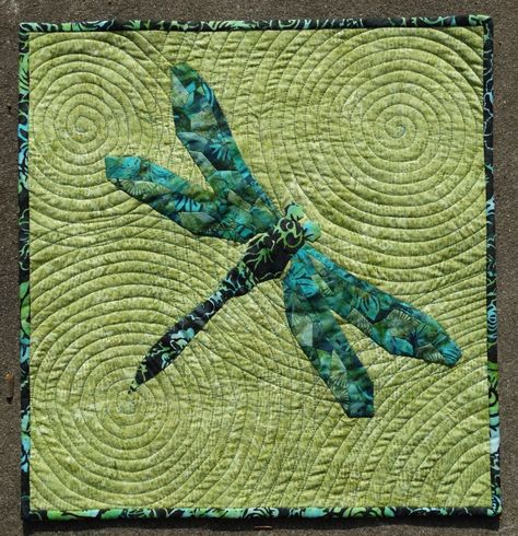 Dragonfly Quilt, Colchas Quilting, Mud Pies, Asian Quilts, Funny Cross Stitch Patterns, Fabric Postcards, Dragonfly Art, Summer Quilts, Wall Quilts