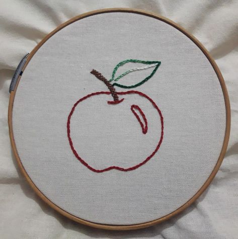 Simple Embroidery Patterns, Embroidery Apple, Napkin Embroidery, Apple Outline, Apple Embroidery, Cushion Diy, Fruit Embroidery, Tiny Embroidery, Apple Baskets