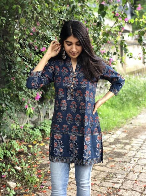 Short Kurti Designs, Cotton Short Tops, Western Top, Stylish Kurtis Design, Simple Kurta Designs, Simple Kurti Designs, Tunic Designs, Short Kurti, Kurti Designs Latest