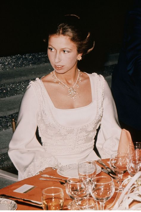 Princess Anne 1973 - HarpersBAZAAR (c) Getty Princesa Anne, Mark Phillips, Anne Princess Royal, Timothy Laurence, Princesa Real, Peter Phillips, Rainha Elizabeth Ii, Royal Women, English Royalty