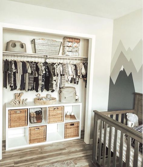 Modern Baby Room, Baby Nursery Closet, Gender Neutral Baby Nursery, Ideas Habitaciones, Baby Nursery Diy, Baby Mobil, Baby Room Organization, Baby Room Themes, Baby Nursery Neutral