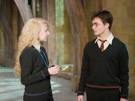 Luna Lovegood INTP MBTI Luna Lovegood Hair, Luna Lovegood Wallpaper, Harry And Luna, Luna Lovegood Cosplay, Luna Lovegood Harry Potter, Lovegood Aesthetic, Hogwarts Professors, Harry Potter Luna Lovegood, Harry Potter Girl