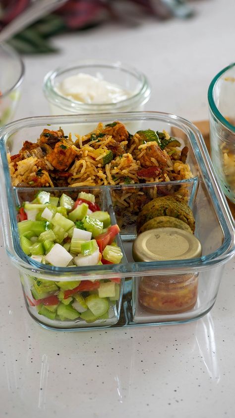 Office Lunchbox Ideas, Office Healthy Snacks, Lunchbox Healthy Ideas, Breakfast Tiffin Ideas, Indian Lunchbox Ideas, Office Tiffin Recipe Indian, Healthy Lunch Indian, Indian Lunch Box Ideas For Work, Indian Healthy Lunch Ideas