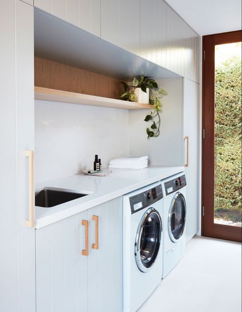 White Laundry Room, Laundry Reno, Laundry Makeover, Modern Laundry, White Laundry, Dream Laundry Room, Laundry Room Layouts, Laundry Room Renovation, Laundry Design