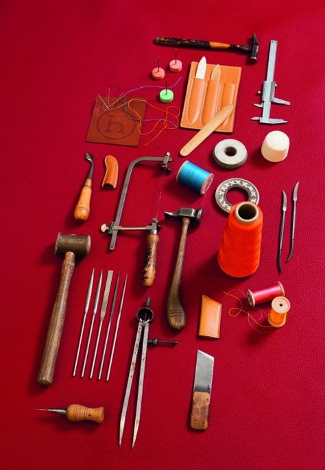 Bookbinding Tools, Things Organized Neatly, Wooden Tool Boxes, Leather Craft Tools, Tool Boxes, Leather Workshop, Veg Tan Leather, Leather Projects, Leather Work