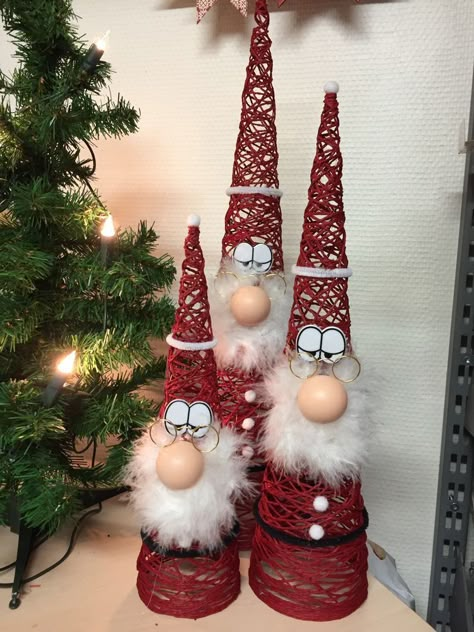 Easy Christmas Decorations, Easy Christmas Crafts, Holiday Crafts Christmas, Christmas Gnomes, Christmas Ornament Crafts, Christmas Crafts Decorations, Christmas Decorations To Make, Xmas Crafts, Homemade Christmas