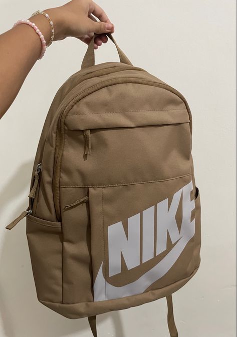 Book Bags For High School Nike, Cute Bags For Back To School, Cute Backpack For School, Nike Bags School, Nike Backpacks For School, Nike School Bag, Brown School Bag, Aesthetic Bags For School, Cool Backpacks For School