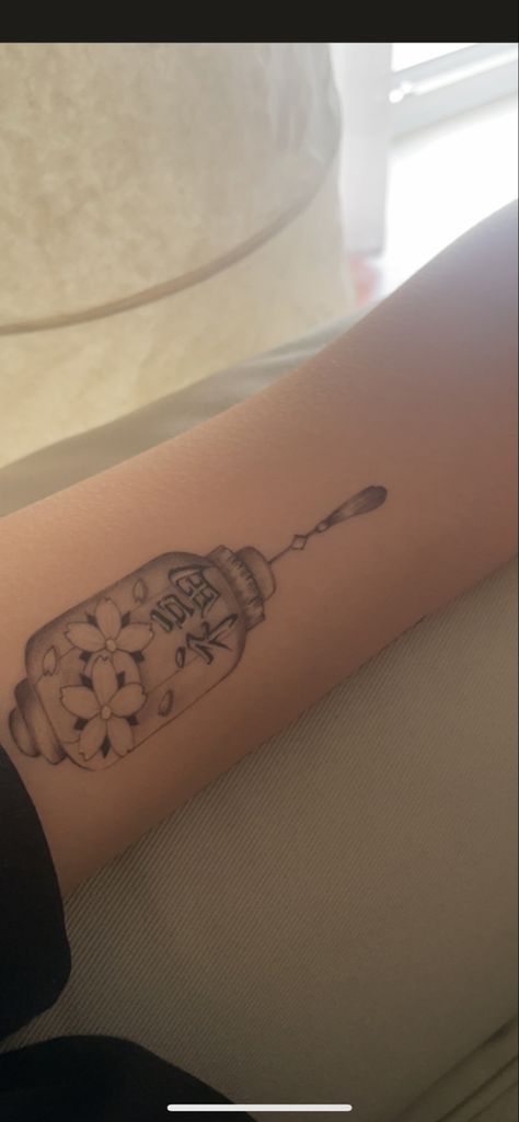 Chinese Lantern Tattoo, Lantern Tattoos, Thigh Tat, Lantern Tattoo, Chinese Lantern, New Tattoo, Chinese Lanterns, Tattoo Inspo, Tattoos And Piercings