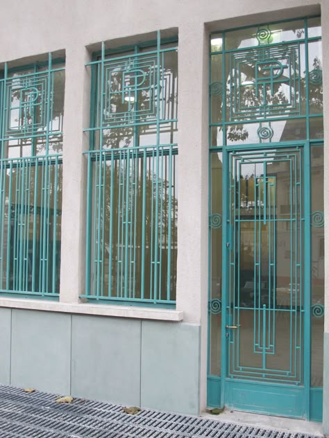 Halles du Boulingrin (1928) - 50 rue de Mars, Reims (51) | Flickr Metal Jali Design, Iron Grill Design, Metal Jali, Wrought Iron Paint, Balcony Floor, Grill Gate Design, Metal Grill, Security Gates, Balcony Flooring