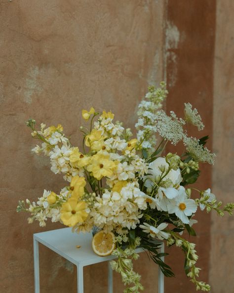 Ireland & Alex’s Tuscany inspired elopement 🍋 🥂 Planner: @brooklynrainbridesllc Couple: @irelandandalex Venue: @theclubatcorazonweddings Dress: @shoppingsonder Florals: @storyfloraldesign Hair & Makeup: @la_prima_beauty 🏷️ Italy / Amalfi coast / #italyphotographer / #destinationphotographer / destination wedding / Ohio photographer / #ohiophotographer / #floridaphotographer / #columbusphotographer / Columbus photographer / micro wedding / elopement / #elopement / #microwedding / Ital... Cozy Summer Wedding, Green And Yellow Wedding Bouquet, Yellow And Green Flower Arrangements, Yellow White Wedding Decoration, Sage Green And Pastel Yellow Wedding, Whimsical Bride Bouquet, White Green And Yellow Wedding, Flower Arrangements With Lemons, Italy Wedding Florals