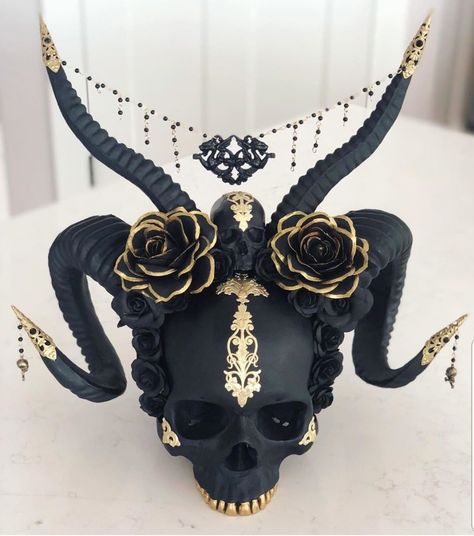 Animal Skull, Goth Home Decor, Goth Home, Goth Decor, Cool Masks, Makeup Rooms, Skull Decor, Masks Art, Gothic Home Decor