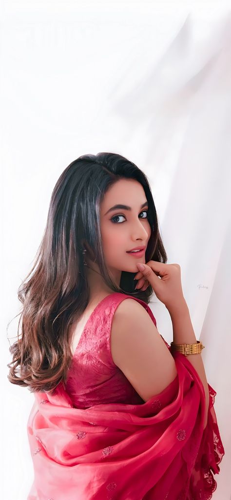 Priyanka Arul Mohan, Priyanka Mohan, Jr Ntr, Nice Pic, Actors Images, Face Images, Desi Girl, Portrait Poses, Female Portrait