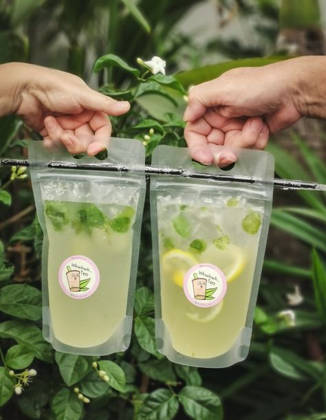 Resep Mojito, Delicious Smoothie Recipes, Food Business Ideas, Juice Branding, Drinks Packaging Design, Bistro Food, Juice Packaging, Packaging Ideas Business, Food Recepie