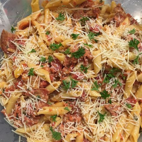 Pepperoni Penne Pepperoni Recipe, Pepperoni Pasta, Weeknight Casseroles, Zucchini Pasta Recipes, Pepperoni Recipes, Penne Recipes, Best Pasta Dishes, Zucchini Pasta, Sausage Pasta