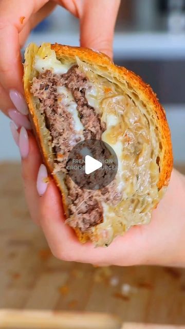 Eat Burger, Croissant Recipes, Breakfast Croissant, Croissant Breakfast, Croissant Recipe, Lovely Kitchen, Caramelized Onion, Provolone Cheese, White Onion