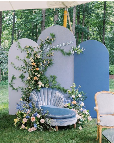 Bouquet Station, Hmong Wedding, Chic Food, Blue Velvet Chairs, Coin Photo, Velvet Chairs, Market Stands, Bridal Shower Backdrop, Garden Baby Showers