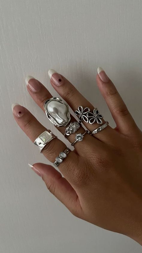 Sterling Silver Rings Stack, Classy Jewelry Silver Rings, Chunky Silver Jewellery Big Rings, Rings On Every Finger Aesthetic, Silver Big Rings, Bulky Silver Jewelry, Silver Rings Stacked, Statement Silver Jewelry, Cool Girl Silver Jewelry