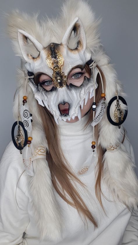 Fox Skull Mask, Cultist Clothes, Therian Muzzle Pattern, Full Face Mask Design Ideas, Wolf Headpiece, Animal Masks Masquerade, Fur Suit Head, Wolf Inspired Outfits, Kitsune Costume