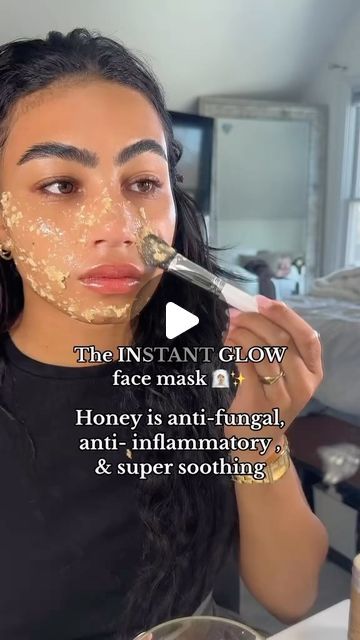 Jaime Nicole on Instagram: "EVERYTHING you need for clear skin is just in your kitchen 😊🧖🏽‍♀️ Did you know honey is antibacterial & can help fight against acne? Oats absorb excess oil & act as an exfoliant in this at home face mask!   Directions: - 1/2 cup blended oats  - 2-3 tbsp honey ( depends of preferred texture) - leave on for 15-20 mins  store leftovers to use 2-3x a week!" Oats Face Mask Acne, Oat And Honey Face Mask, Honey And Oats Face Mask, Oats And Honey Face Mask, Oats Face Mask Glowing Skin, Face Mask For Textured Skin, Acne Face Mask Recipe, Oats Face Mask, Acne Face Mask Homemade