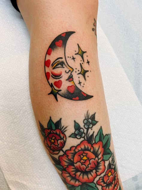 Leg Tattoos Women American Traditional, Womens American Traditional Sleeve, Moon Tattoo Trad, Traditional Stars Tattoo, Vintage Tattoo Style, Traditional Writing Tattoo, American Style Tattoo Traditional, Knee Tattoos Women Traditional, Colorful American Traditional Tattoo