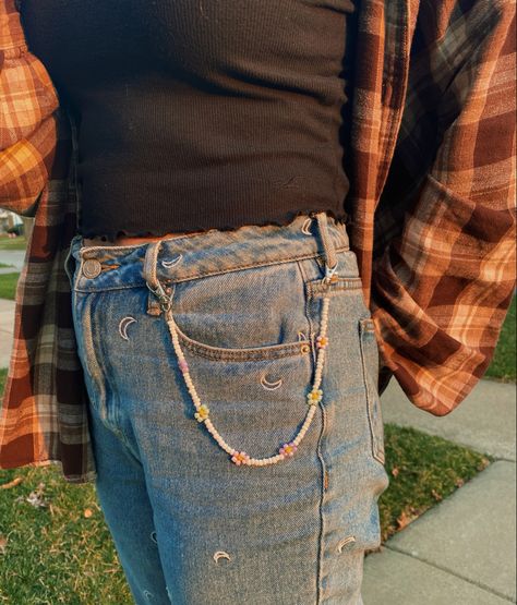 flowers 
indie
flower chain
boho
indie jewelry 
flower jewelry 
aesthetic jewelry 
jean chain Jeans Chain Diy, Beads On Jeans, Beaded Pants Chain, Beaded Jeans, Chains Aesthetic, Jeans Chain, Flower Jeans, Pant Chains, Steve Harrington