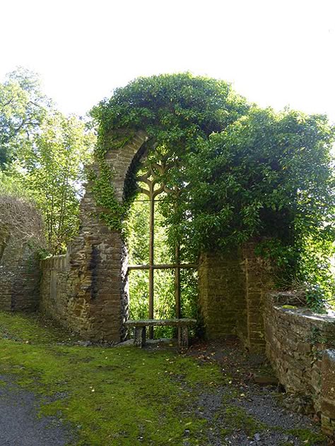 Overgrown Ruins, Garden Folly, Landscape Glass, Beautiful Ruins, Gothic Buildings, Mystical Places, Castle Garden, Castle Ruins, The Secret Garden