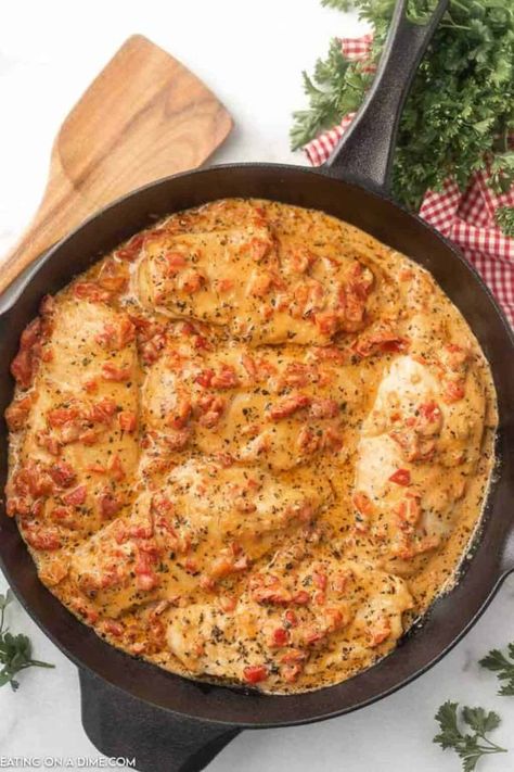 Roasted Red Pepper Keto Chicken Recipe is easy to make with tasty red pepper cream sauce. Enjoy tender chicken and red peppers in this keto friendly recipe. Roasted Red Pepper Chicken, Red Pepper Cream Sauce, Red Bell Pepper Recipes, Roasted Pepper Recipes, Roasted Red Peppers Recipes, Pepper Cream Sauce, Red Pepper Chicken, Family Friendly Dinner Recipes, Pepper Chicken Recipe