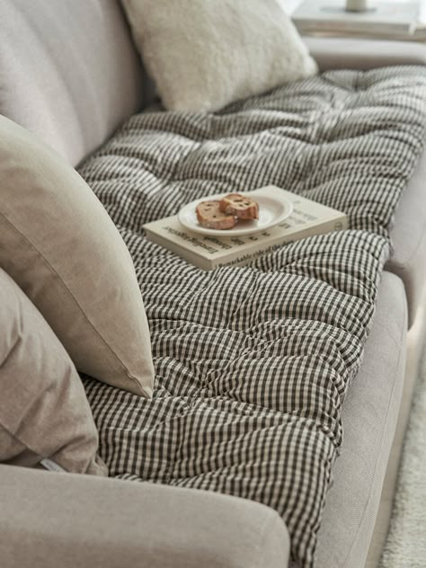 Cappuccino Checkered Sofa Pad Interior Design Per La Casa, Living Room Decor Cozy, 인테리어 디자인, House Inspo, Cozy House, Home Is Where, Home Inspo, Cappuccino, Home Living Room