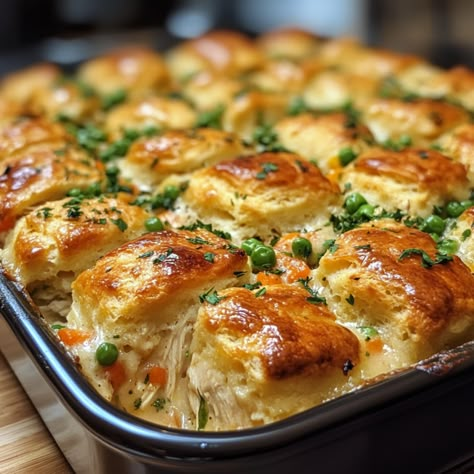 Easy Chicken Pot Pie Casserole | getcakerecipes Dinner Recipes For A Crowd Main Dishes, Casserole Recipes Freezable, Thanksgiving Casseroles For A Crowd, Chicken Recipes For Large Family, Man Pleasing Meals, Meals For 4 People Dinners, Supper Ideas Easy Families, Dinner For A Crowd Main Dishes, Easy Meals For A Crowd