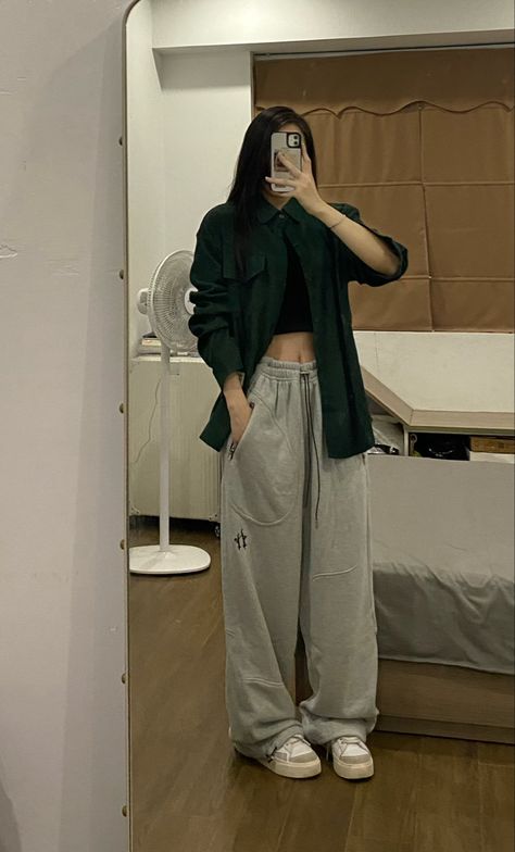 Korean Clothes Girl, Abg Style Outfit, Chill Outfits Lazy Days, Comfy Korean Outfits, Korean Outfit Street Styles, Korean Clothes, Korean Casual Outfits, Casual Day Outfits, Quick Outfits