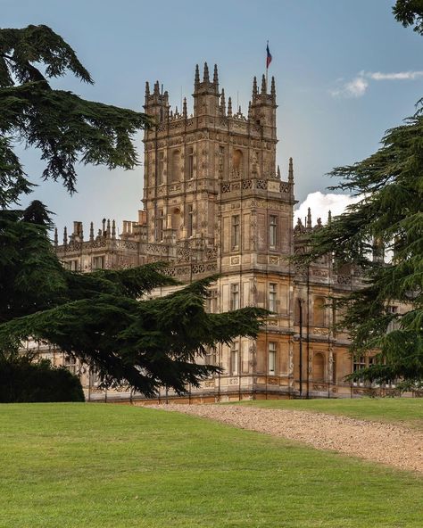 Chris Speed on Instagram: "Downton Abbey @highclere_castle Highclere Castle (aka Downton Abbey) is a country house built in the Jacobethan style by the architect…" Downton Abbey Castle, Highclere Castle, Castle Tower, The Architect, House Built, Uk Travel, Downton Abbey, Tower Bridge, Cologne Cathedral