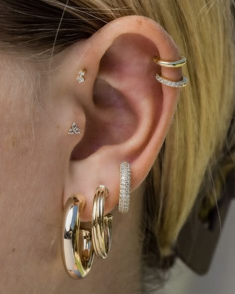 POV you find the earring stack of your dreams 🤤☁️💕✨ Fourth Ear Piercing, Fourth Piercing, Cat Smirk, Piercing Stacks, New York Xmas, Smirk Emoji, Earring Stacks, Emoji Cat, Party In New York