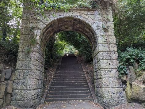 Kirkstall Abbey, Leeds City, Beautiful Wildlife, Stone Fountains, Bowling Green, Gorgeous View, City Streets, Stunning View, Public Transport