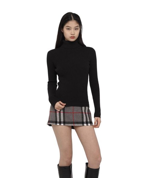 Sweater With Mini Skirt, Turtleneck Outfit, Tight Sweater, Girls Wardrobe, Tomboy Fashion, Autumn Outfit, Girly Fashion, Beauty Style, College Outfits