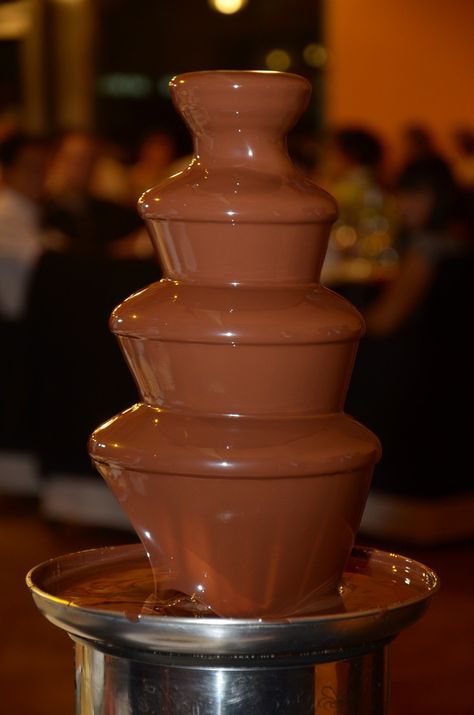 Chocolate Fountain Wedding, Cupcake Recipes Uk, Fountain Wedding, Chocolate Factory Party, Roasted Red Pepper Pasta, Red Pepper Pasta, Space Iphone Wallpaper, Cute Pizza, Chocolate Fountain