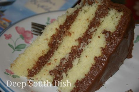 Yellow Cake Chocolate Frosting, 1234 Cake, Homemade Yellow Cake, Top Desserts, Chocolate Buttercream Icing, Yellow Cake Recipe, Deep South Dish, Yellow Birthday, Chocolate Buttercream Frosting