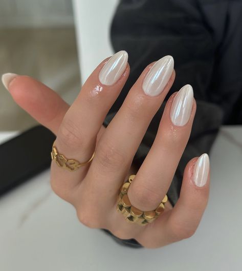 Gel Tips Nails Ideas Short Almond, Almond Nail Ideas, White Chrome Nails, Short Almond Nails, Subtle Nails, Almond Nail, Nail Swag, Classy Nails, Elegant Nails