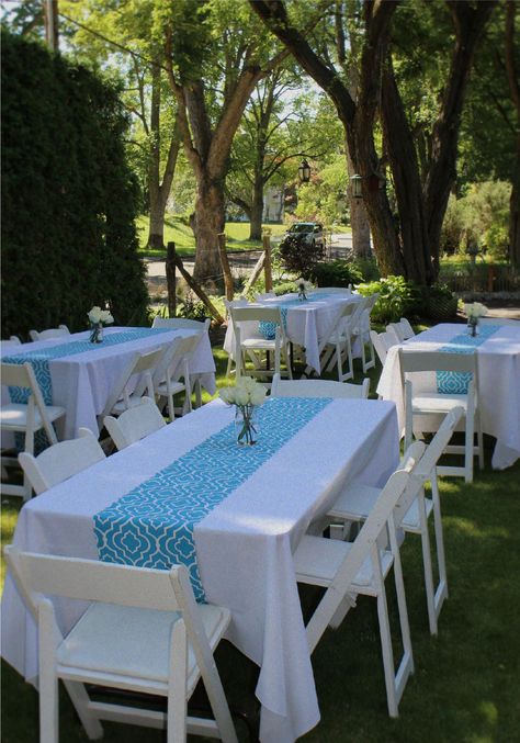 Front Yard Party Set Up, Rehearsal Bbq, Graduation Brunch, Backyard Table, Backyard Graduation Party, Outdoor Graduation Parties, Outdoor Graduation, Backyard Birthday Parties, Graduation Dinner