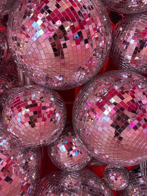 Fest Temaer, Pink Disco, Ball Aesthetic, Mirror Ball, Preppy Wallpaper, Disco Balls, Pink Vibes, Disco Ball, Aesthetic Iphone Wallpaper