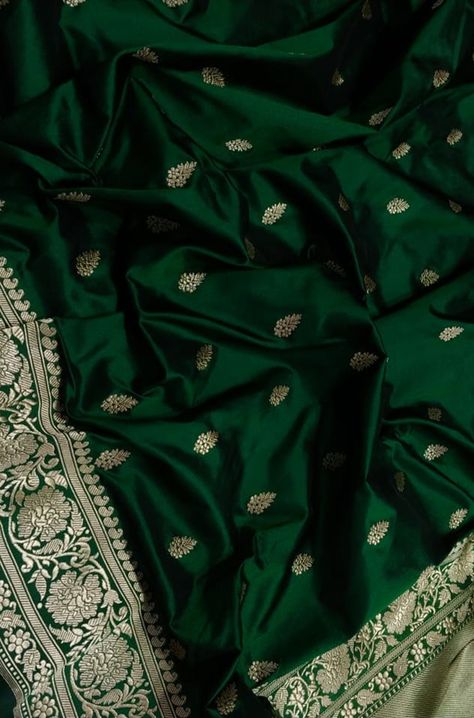 Green Saree Look Traditional, Green Kanchipuram Saree, Dark Green Silk Saree, Green Pattu Saree, Green Banarasi Saree, Green Sarees, Green Silk Saree, Green Sari, Banarasi Katan Silk Saree