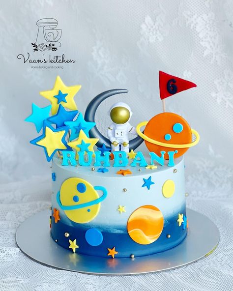 Astronaut Cake #birthdqaycakes #cupcakes #buttercreamcakes #fondantcakes #customcakes #handmadetopper #cakedecor #cakedesign #sydneycake #sydneycakes #vaanskitchen #spongecake #astronautcake #astronautcakes Astronaut Cake Design, Space Theme Cake Ideas, Space Theme Cake Kids, Astronaut Cake Birthday, Astronaut Theme Cake, Astronaut Birthday Cake, Space Cake Ideas, 1st Birthday Cake Design, Galaxy Theme Party