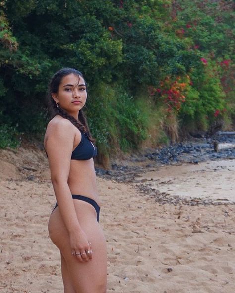 sienna gomez on Instagram: “Last one from Hawaii, I promise !!” Sienna Gomez, Sienna Mae, Body Types Women, Real Bodies, Normal Body, Affordable Swimwear, Summer Body, Body Positive, Mid Size