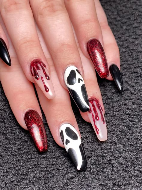 Red Ghostface Nails, Simple Scream Nails, Scream Nails Almond, Scream Themed Nails, Halloween Horror Nights Nails, Scream Face Nails, Scream Inspired Nails, Scream Nails Acrylic, Horror Themed Nails