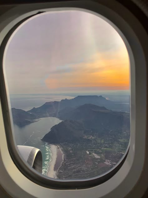 #travel #southafrica #capetown #airplane Capetown City Aesthetic, Uct Cape Town, Cape Town Aesthetic, Vacation Motivation, Uni Motivation, Capetown South Africa, University Of Cape Town, Town Aesthetic, Board Collage