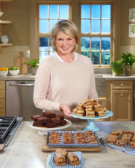 Over the course of her career, Martha has shared hundreds of recipes for meal-ending sweets—but which are her all-time favorites? When pressed, she narrowed it down to these 32 recipes. #marthastewart #baking #dessertideas Milk Chocolate Frosting Recipe, Muffin Pancakes, Cream Puffs Recipe Easy, Mens Hat Knitting Pattern, Cream Puffs Recipe, Martha Stewart Christmas, Barefoot Contessa Recipes, Crumb Cake Recipe, Berry Crumble