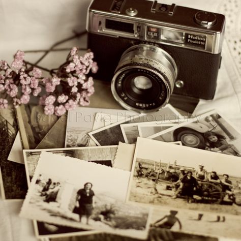 photographs, old camera, and film Fotocamere Vintage, Fotografi Digital, Fotografi Vintage, Old Cameras, Old Camera, Life Ideas, Tumblr Photography, Foto Art, Girly Images